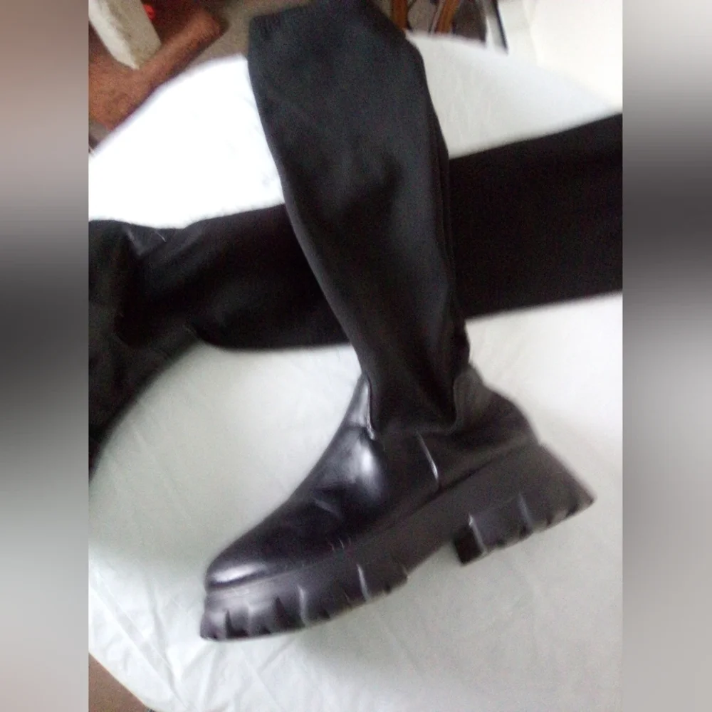 Black Knee-High Boots UNBRANDED SIZE 9.5;THE TOP IS FABRIC